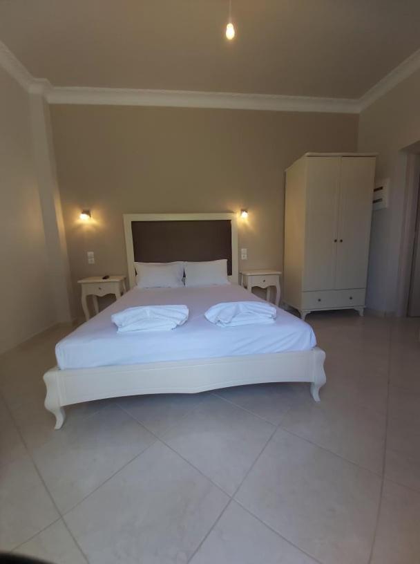 Konstantinos Apartments Ammoudia Pokoj fotografie