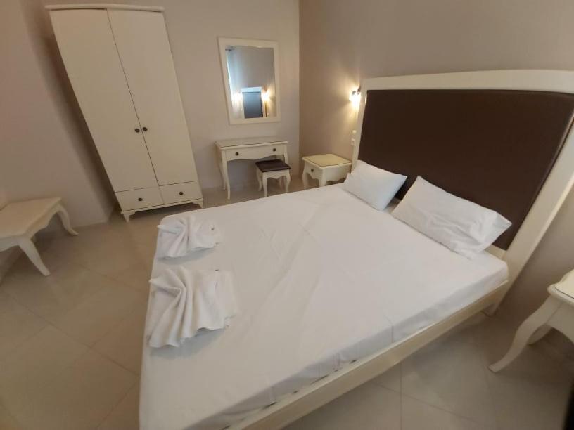 Konstantinos Apartments Ammoudia Pokoj fotografie